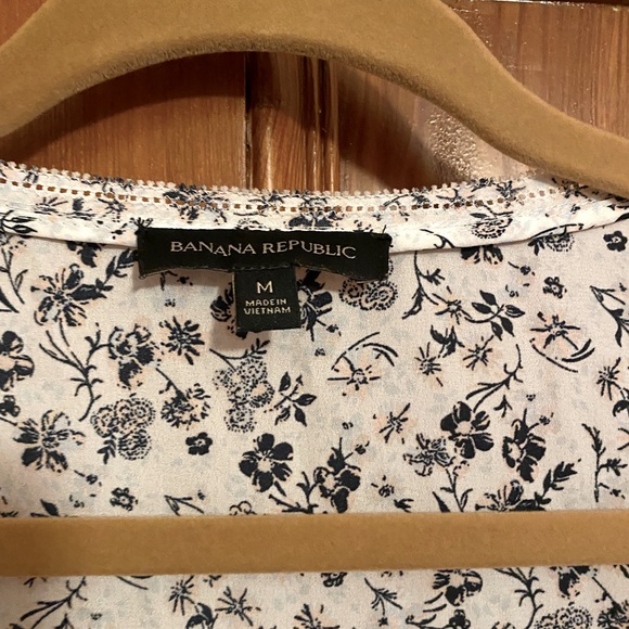 Banana Republic Floral sleeveless blouse - Picture 4 of 4